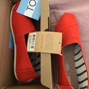 Toms